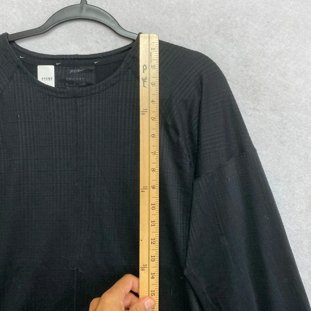 Nike Yoga Dri-FIT Top Womens Small Black Long Sleeve Textured Raglan Shirt